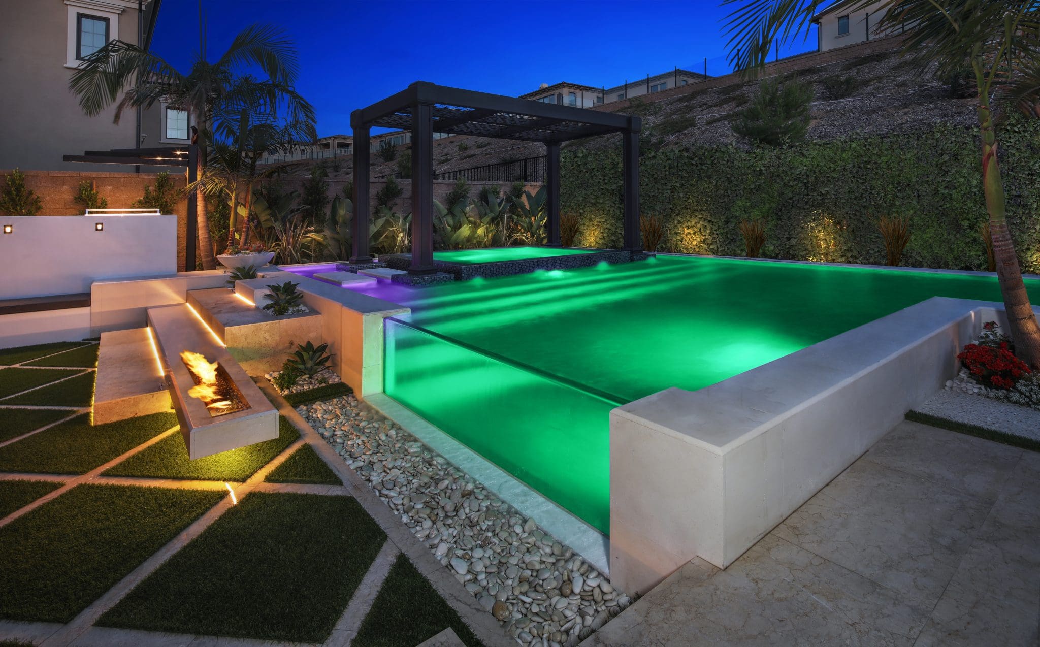 Backyard Paradise: A Look At Our Favorite Luxury Pool Designs ...