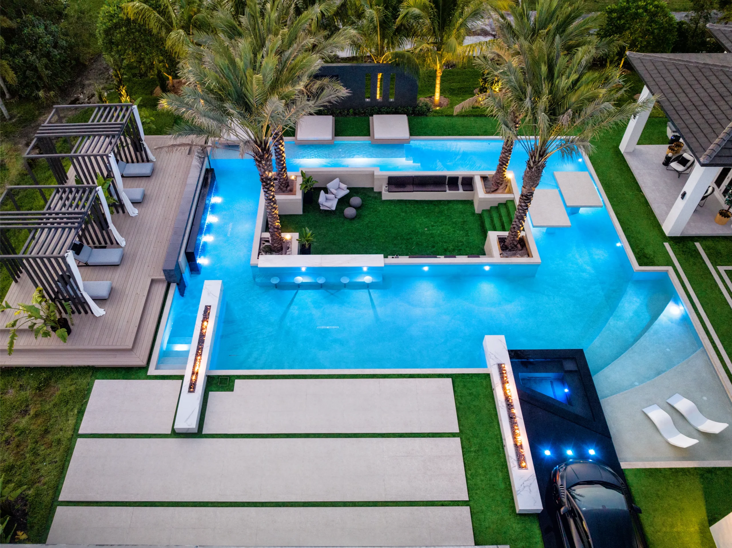 Foxterra-Design-Ultra-Luxurious-Lamborghini-Pool-Florida-Yard-44